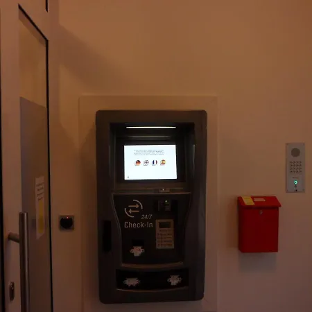 Economy מלון